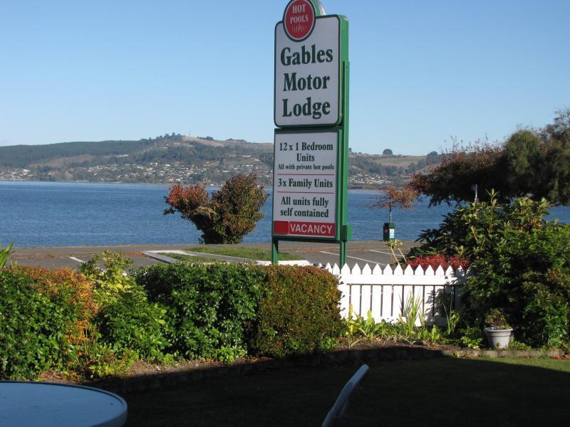 Gables Lakefront Resort Taupo Exterior photo